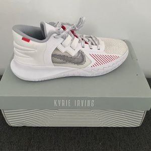Nike Men's Kyrie Flytrap IV Basketball Shoe